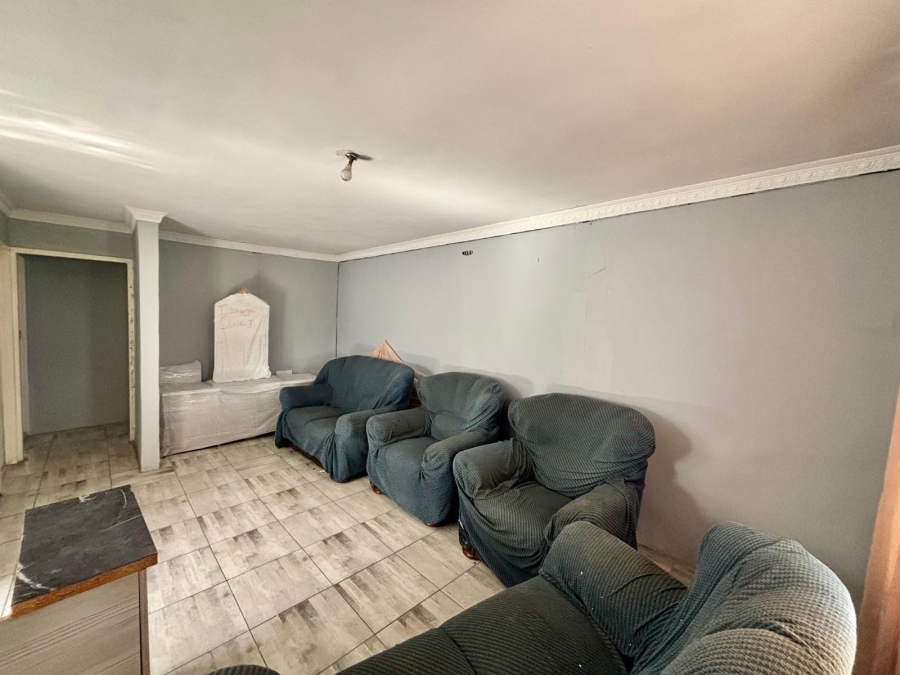 2 Bedroom Property for Sale in Mandela Park Western Cape